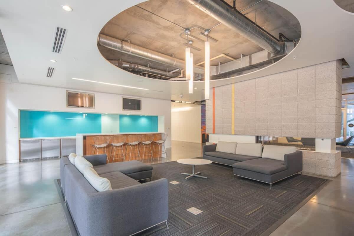 Calm 2bd - Dt - Gym, Pool, Parking - Sleep 8 Phoenix