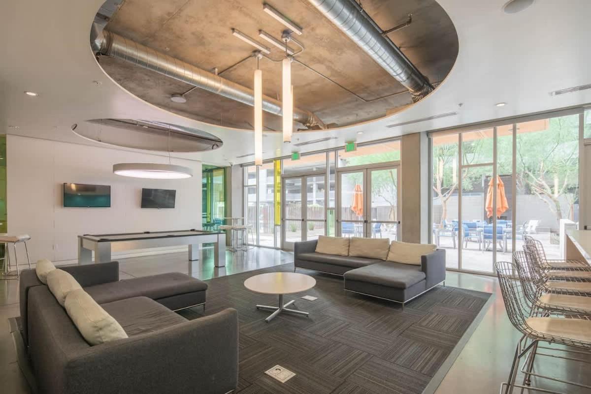 Calm 2bd - Dt - Gym, Pool, Parking - Sleep 8 Phoenix